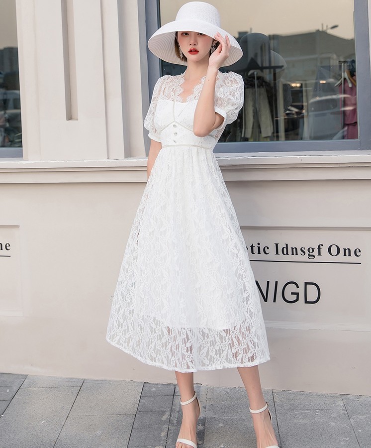 French Sweet Lace Dress Women Chic Elegant Solid Button V Neck Puff Sleeve Spring Holiday Party Midi es 210519