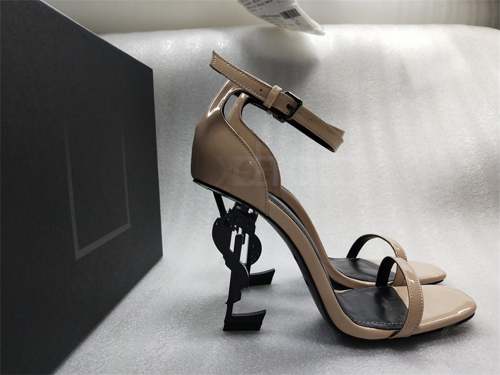 Summer Women's Sandals Classic Shoes Block High Heels Platform Pumps Ladies Wedding Prom Dress Louis
ShoesVittonYSL
SHU1135
Summer Women's Sandals Classic Shoes Block High Heels Platform Pumps Ladies Wedding Prom Dress Louis
ShoesVittonYSL
SHU1135