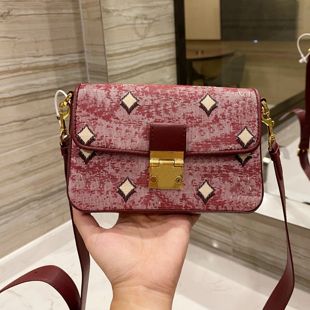 Luxurys designers high Quality Ladies Messenger bag handbag Women TOP fashion mother handbags Thread bags cossbody wallet shoulder purse totes Artwork Nylon brand, No bags
Luxurys designers high Quality Ladies Messenger bag handbag Women TOP fashion mother handbags Thread bags cossbody wallet shoulder purse totes Artwork Nylon brand, No bags