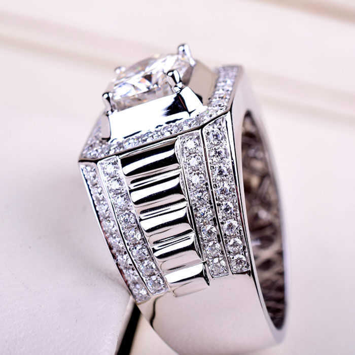 white copper plated platinum diamond ring dominee men's wedding simple atmosphere big, Golden;silver 
white copper plated platinum diamond ring dominee men's wedding simple atmosphere big, Golden;silver