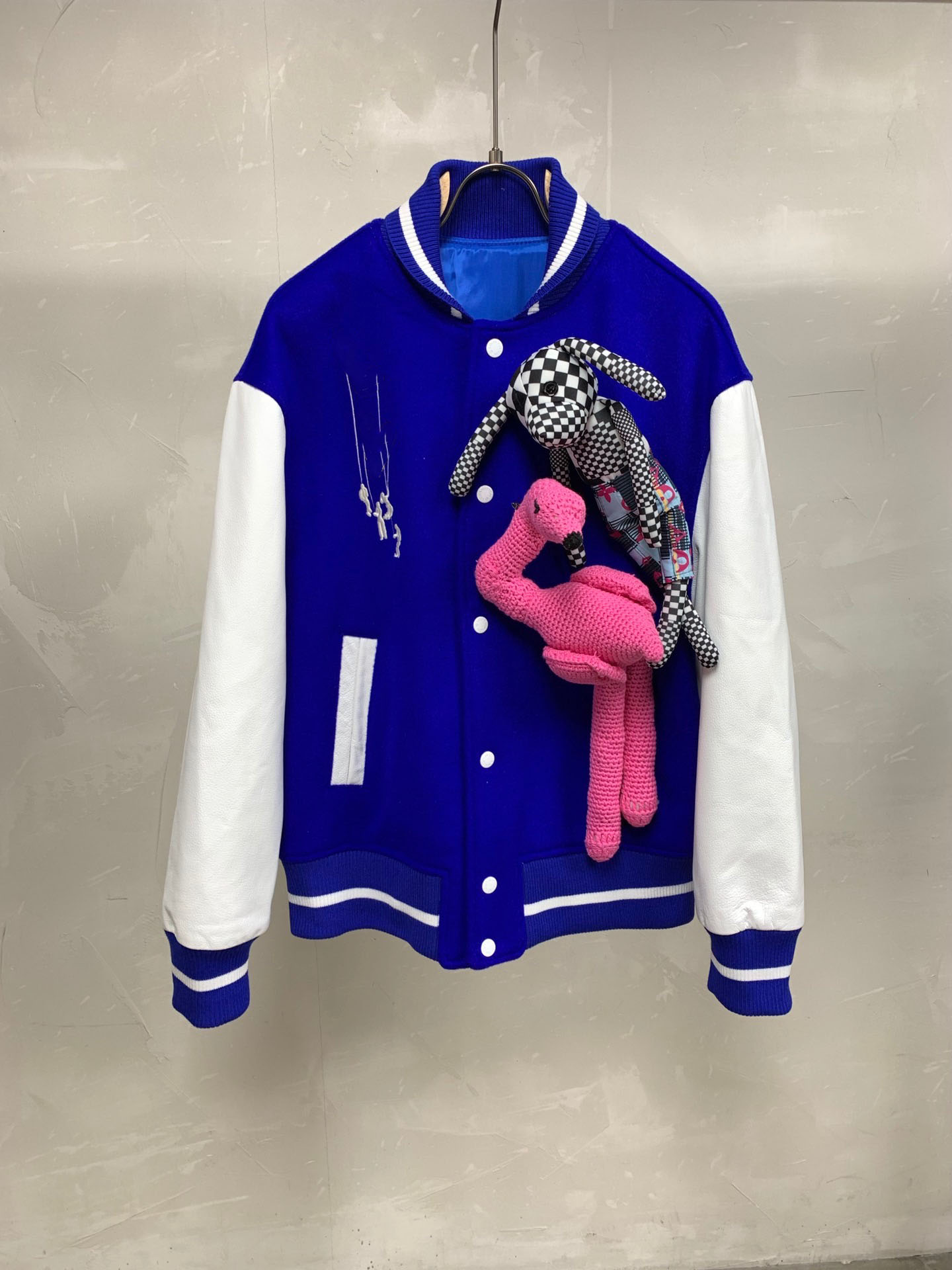 2021 autumn laster winter cashmere plus cow leather fashion men and women jackets, Blue
2021 autumn laster winter cashmere plus cow leather fashion men and women jackets, Blue