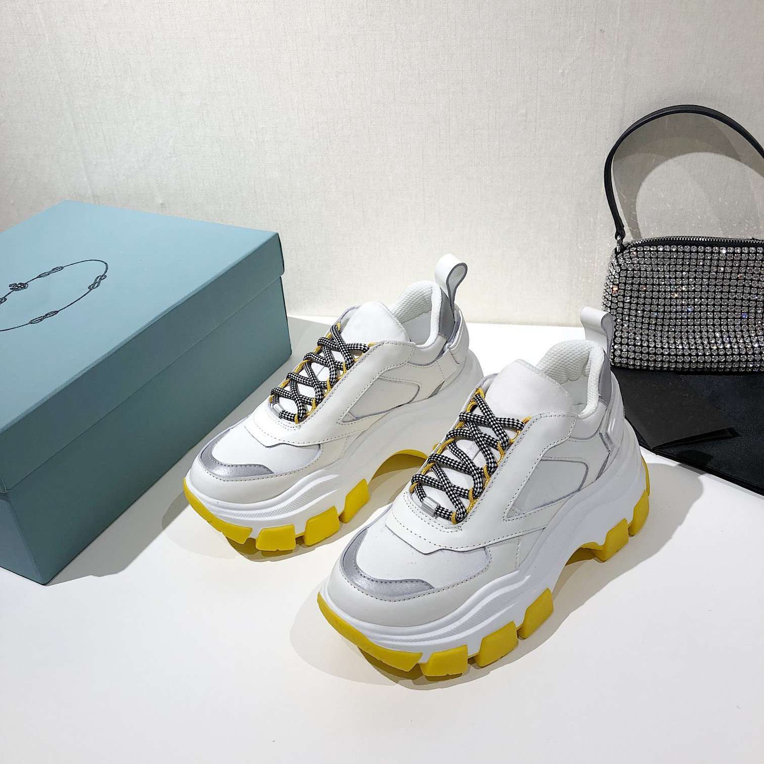fashion men women causal shoes comfortable white black bear kentucky syracuse safari womens size 35-45 with box
fashion men women causal shoes comfortable white black bear kentucky syracuse safari womens size 35-45 with box