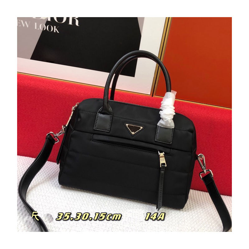 Totes Cross Body Fabric Nylon material Match Cowhide Retro Style Woman Bags Original Hardware handbag Hipster Necessary In kind Very beautiful, Black
Totes Cross Body Fabric Nylon material Match Cowhide Retro Style Woman Bags Original Hardware handbag Hipster Necessary In kind Very beautiful, Black