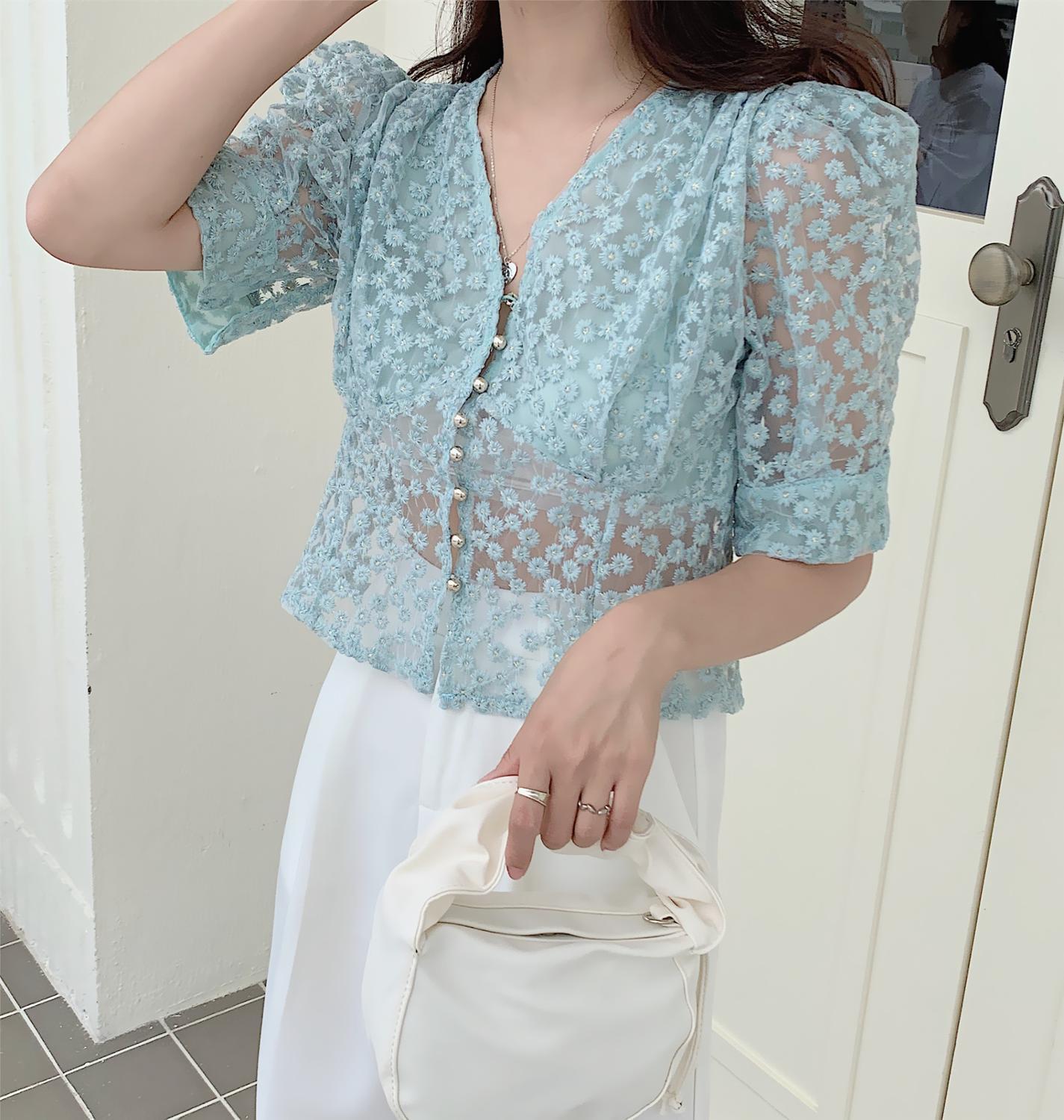 Comelsexy Summer Korean Style Floral Lace Blouses Women V-neck Sexy Tops Solid All-Match Single-breasted Shirt Blusas 210515