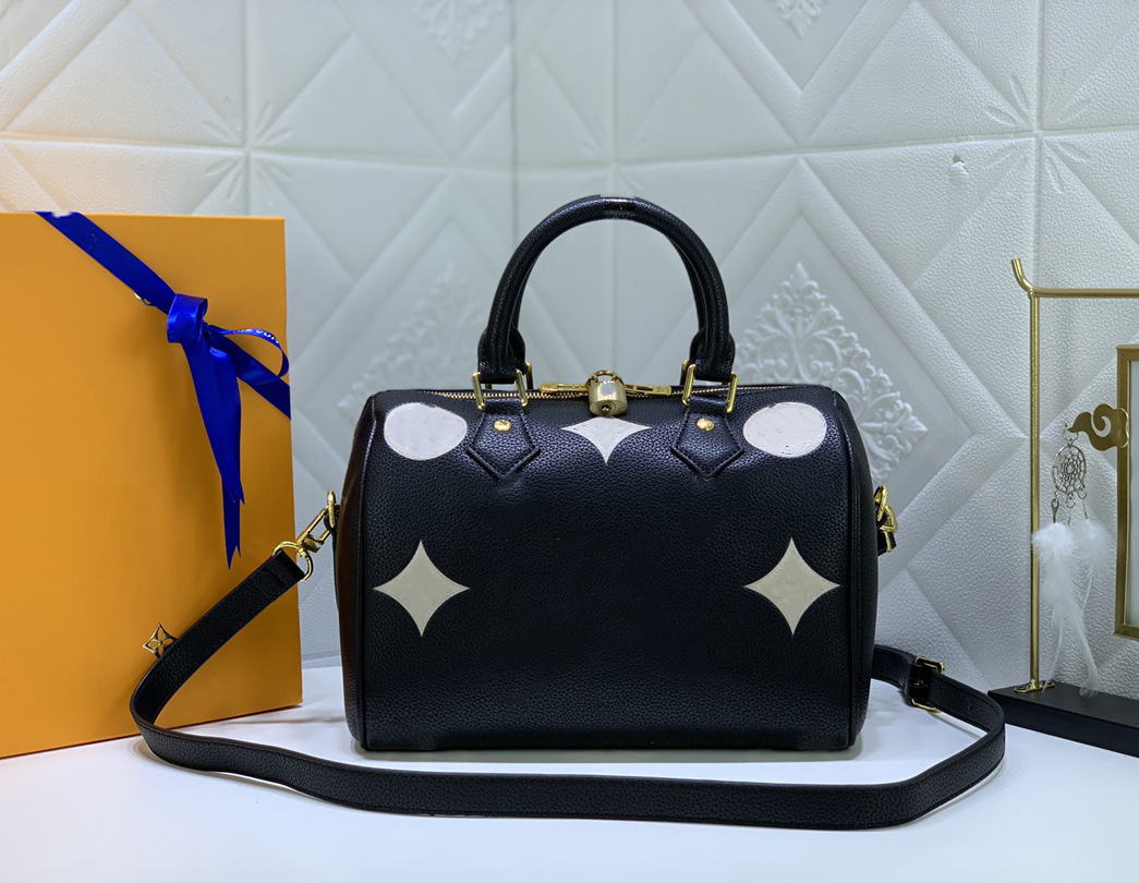 Designer Ladies Evening Bags Totes Handbag Genuine Leather Brand Messenger Chain Classic fashion High Quality Luxury size 29-19-15cm
Designer Ladies Evening Bags Totes Handbag Genuine Leather Brand Messenger Chain Classic fashion High Quality Luxury size 29-19-15cm