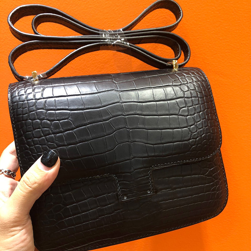 2021 concave shape senior stewardess bag gold and silver buckle top layer cowhide crocodile pattern tofu fashion messenger mini ladies, Yellow
2021 concave shape senior stewardess bag gold and silver buckle top layer cowhide crocodile pattern tofu fashion messenger mini ladies, Yellow