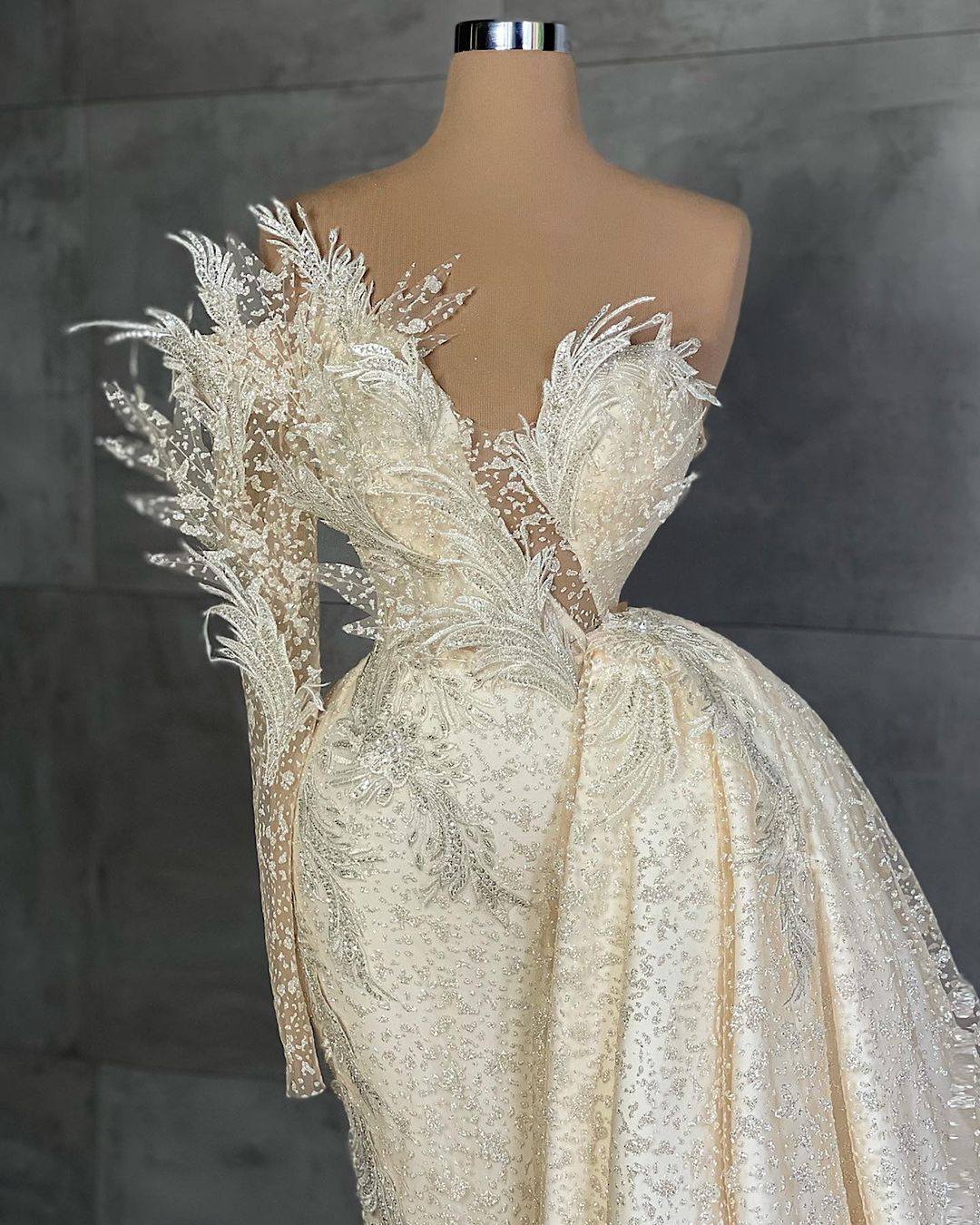 2021 Plus Size Arabic Aso Ebi Sparkly Lace Beaded Wedding Dress Long Sleeves Sweetheart Sexy Bridal Gowns Dresses ZJ224