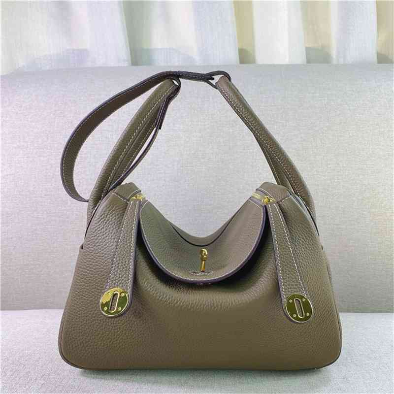 Women Luxurys Designers Bags 2021 head Leather Mini classic versatile pillow large capacity One M Designer Handbag Handbags Totes Crossbody Bag 
Women Luxurys Designers Bags 2021 head Leather Mini classic versatile pillow large capacity One M Designer Handbag Handbags Totes Crossbody Bag