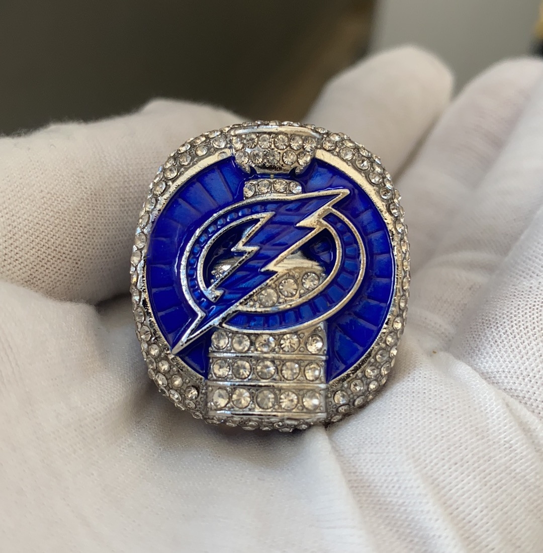 NEW GESIGN 2020 Tampa Bay Fashion mark championship ring Fan Gift wholesale Drop Shipping US SIZE 11#13#9#, Golden;silver
NEW GESIGN 2020 Tampa Bay Fashion mark championship ring Fan Gift wholesale Drop Shipping US SIZE 11#13#9#, Golden;silver
