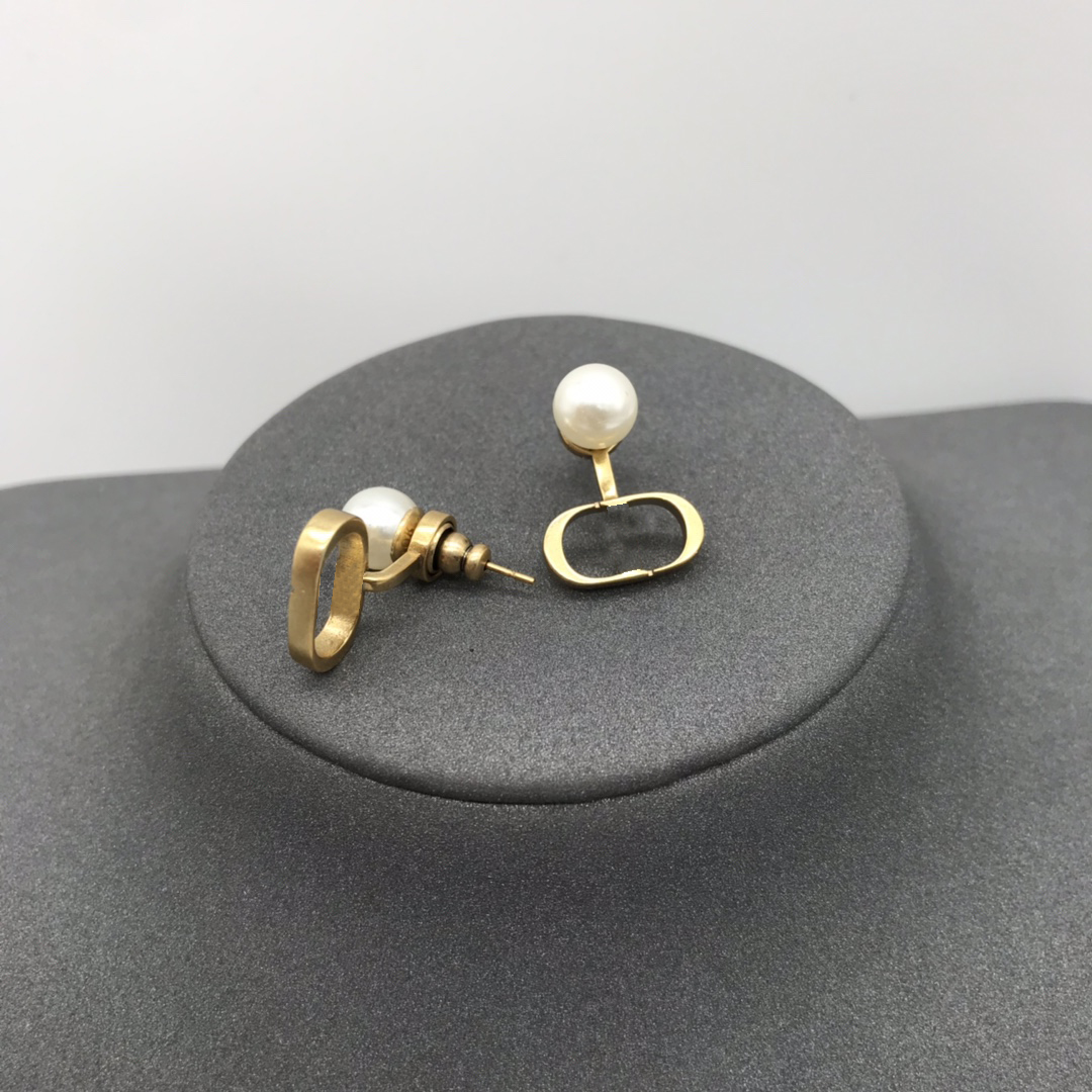 2021 Luxury Designer female necklace Earrings Studs Bracelet Planet Saturn Pearl Satellite Clavicle Chain Punk Atmosphere 3 options good nice, Silver
2021 Luxury Designer female necklace Earrings Studs Bracelet Planet Saturn Pearl Satellite Clavicle Chain Punk Atmosphere 3 options good nice, Silver