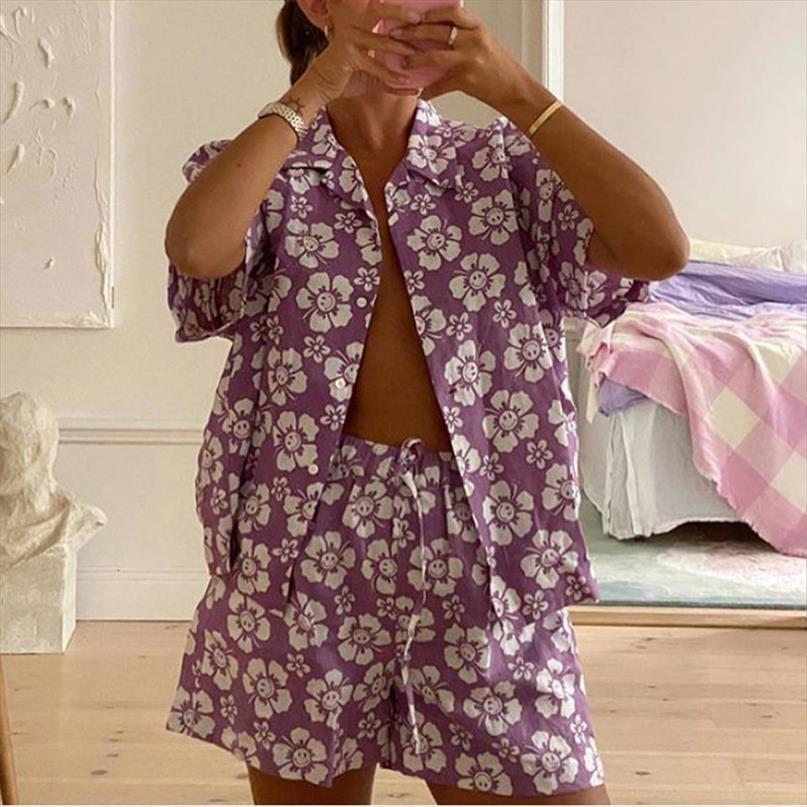 casual tracksuit purple floral women tracksuits shorts sets lounge wear short sleeve shirt high waist mini two piece set, Gray
casual tracksuit purple floral women tracksuits shorts sets lounge wear short sleeve shirt high waist mini two piece set, Gray