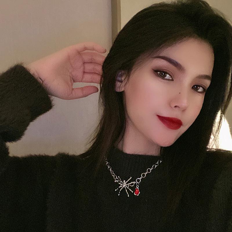 Pendant Necklaces Fashion Design Red Crystal Hip Hop Exaggerated Personality Necklace Temperament Sweater Chain For Women Jewelry
Pendant Necklaces Fashion Design Red Crystal Hip Hop Exaggerated Personality Necklace Temperament Sweater Chain For Women Jewelry
