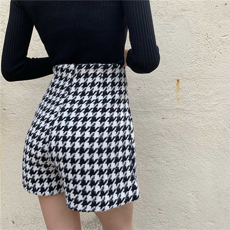 Colorfaith Autumn Winter Women Shorts Wide Leg High Waist Fashionable Woolen Tweed Checkered Lady Trousers P1257 210714