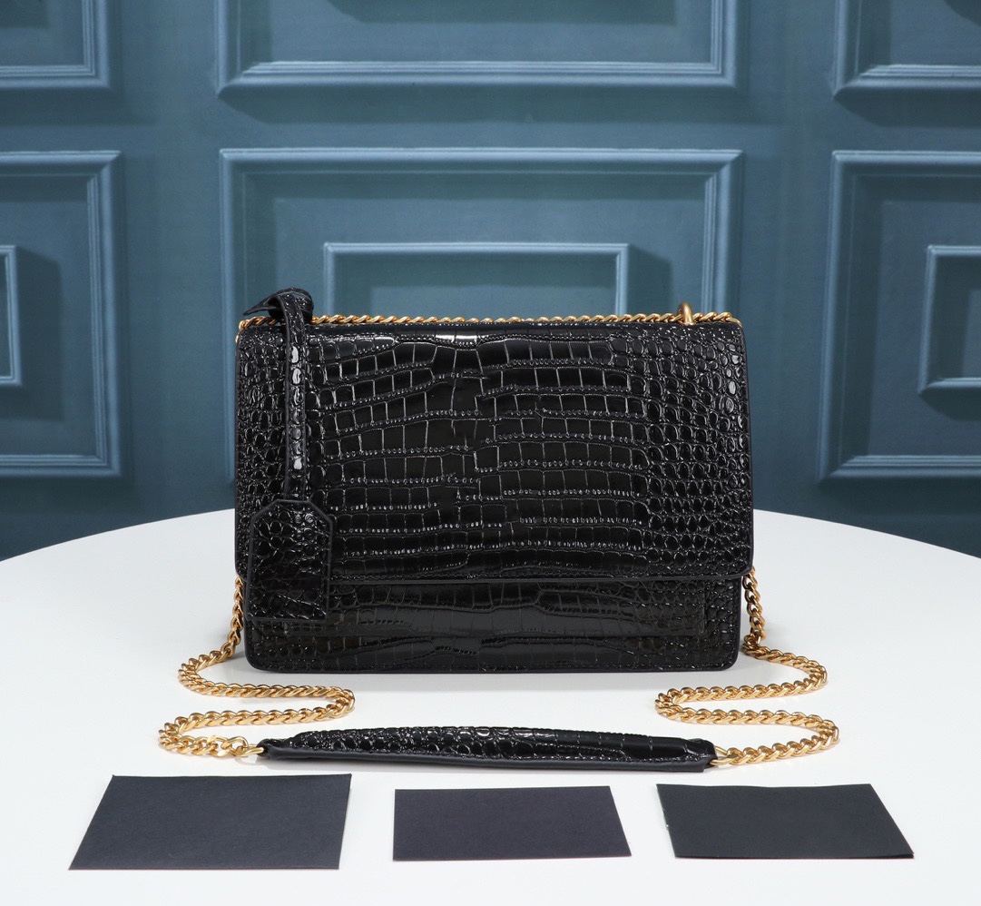 Lady High Quality Crossbody Bag Sunset Large In Crocodile-Embossed Shiny Leather With Front Flap Woman Chain Handbag Tote, Black with silk chain
Lady High Quality Crossbody Bag Sunset Large In Crocodile-Embossed Shiny Leather With Front Flap Woman Chain Handbag Tote, Black with silk chain