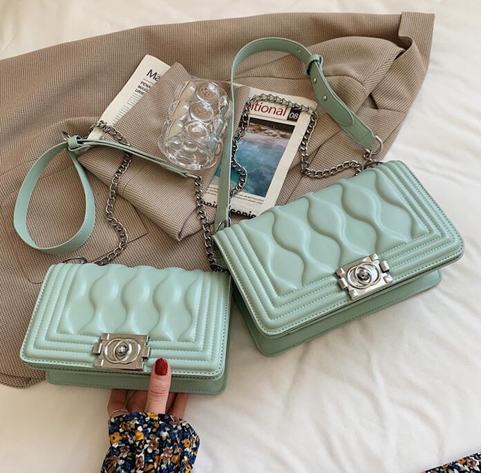 wholesale women handbag simple leather chain bag embossed womens messenger bags in summer Joker solid color portable fashion handbags
wholesale women handbag simple leather chain bag embossed womens messenger bags in summer Joker solid color portable fashion handbags