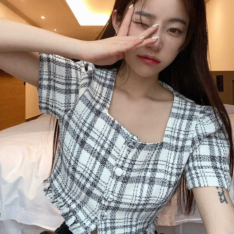 Korejpaa Women Shirt Summer Korean Chic Retro Square Collar Leaky Clavicle Single-Breasted Short Hem Tassel Tweed Blouses 210526