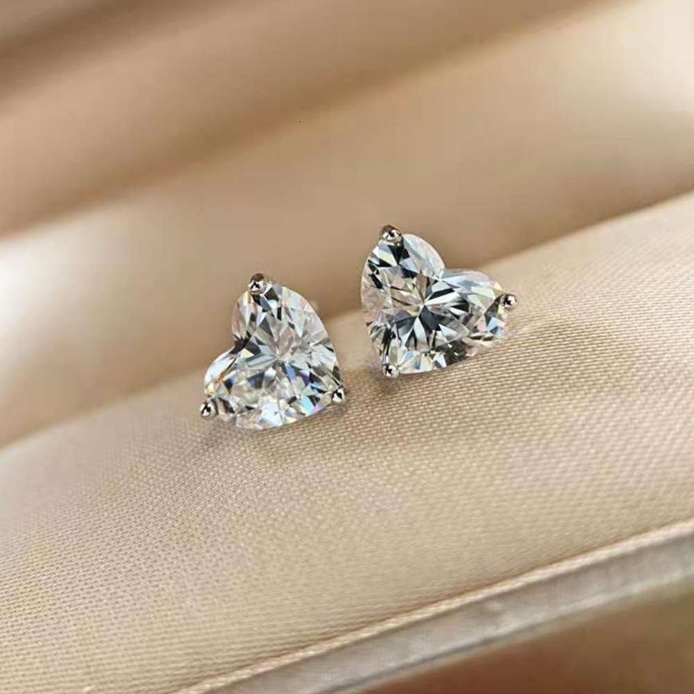 HBP Love Earrings women's high carbon diamond shiny simple 1 carat imitation 925 Sterling Silver 18K platinum earrings
HBP Love Earrings women's high carbon diamond shiny simple 1 carat imitation 925 Sterling Silver 18K platinum earrings