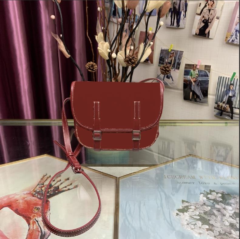 bags Top quality Women fashion goya shoulder bag wallet metal letter buckle luxury handbag designer large capacity messenger Jesse with box
bags Top quality Women fashion goya shoulder bag wallet metal letter buckle luxury handbag designer large capacity messenger Jesse with box