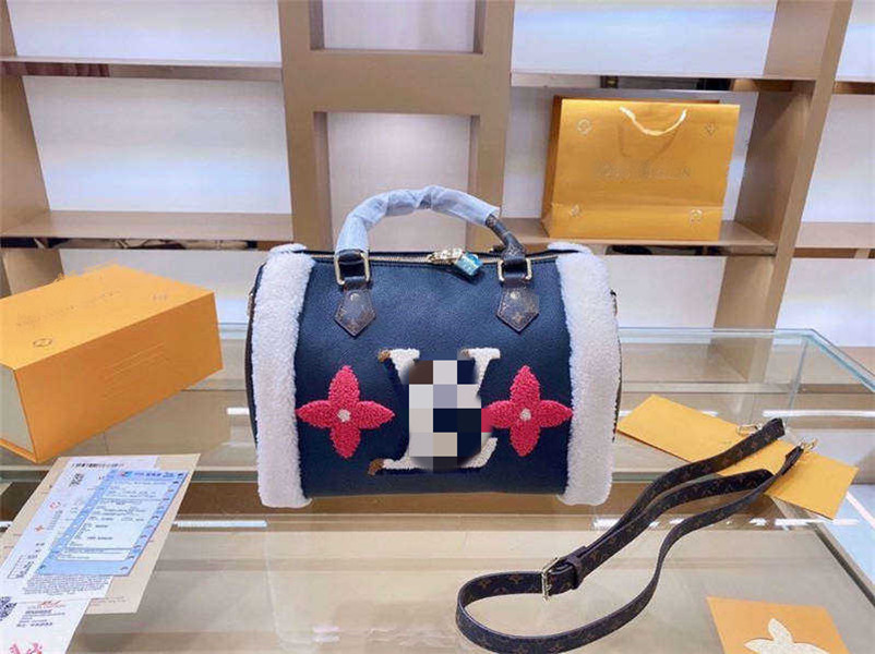 21911\rLV\rLOUIS VITTON\rBags Splicing 2021 capacity shopping bag classic shoulder clutch handbags leather crossbody packages totes, Red;black
21911\rLV\rLOUIS VITTON\rBags Splicing 2021 capacity shopping bag classic shoulder clutch handbags leather crossbody packages totes, Red;black