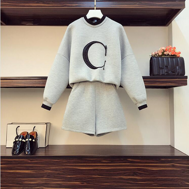 High Quality Beaded Letter Embroidery Sweashirt + waist Wide leg Shorts 2 piece set Women Plus size Fall Winter Tracksuit 210525, Gray
High Quality Beaded Letter Embroidery Sweashirt + waist Wide leg Shorts 2 piece set Women Plus size Fall Winter Tracksuit 210525, Gray