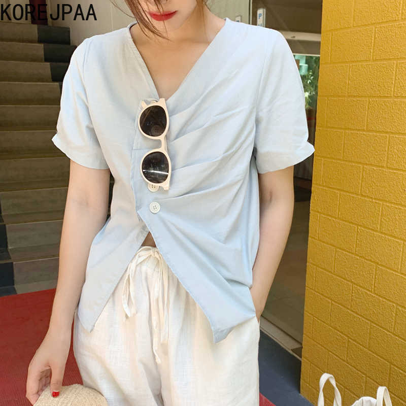 Korejpaa Women Shirt Korean Chic Gentle Simple V-neck Irregularly One-row Buckle Loose-fitting Short-sleeved Blouses Top 210526, White
Korejpaa Women Shirt Korean Chic Gentle Simple V-neck Irregularly One-row Buckle Loose-fitting Short-sleeved Blouses Top 210526, White