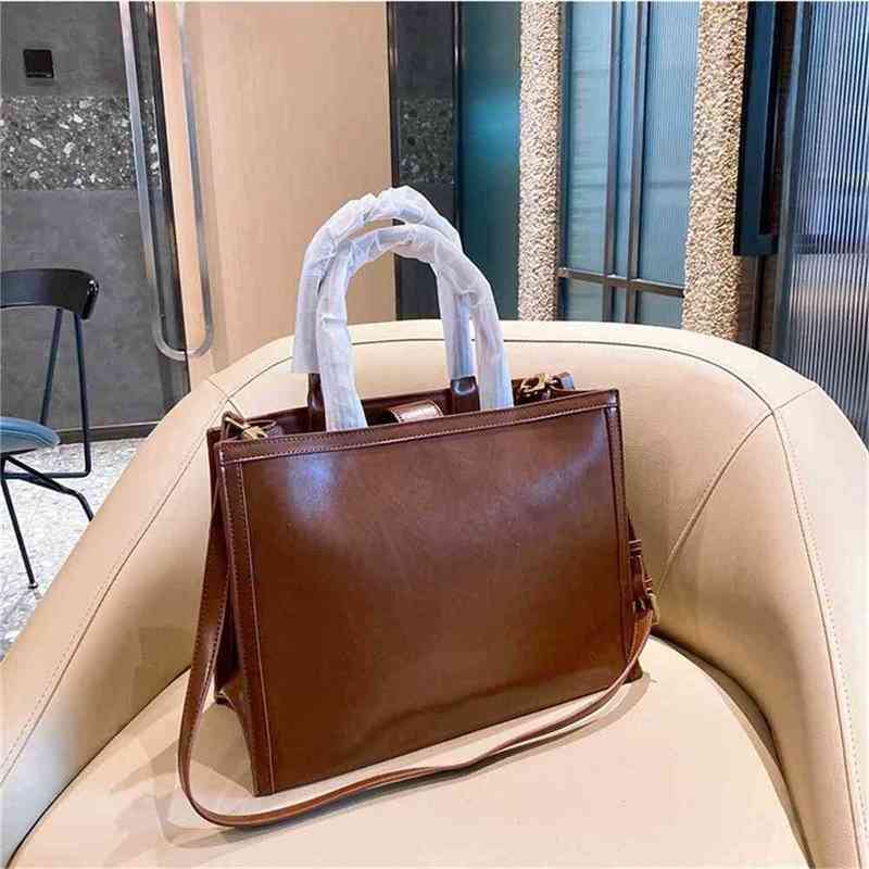Women Luxurys Designers Bags 2021 style autumn and winter of small KK hand fashion one Whole Designer Handbag Handbags Totes Crossbody Bag
Women Luxurys Designers Bags 2021 style autumn and winter of small KK hand fashion one Whole Designer Handbag Handbags Totes Crossbody Bag