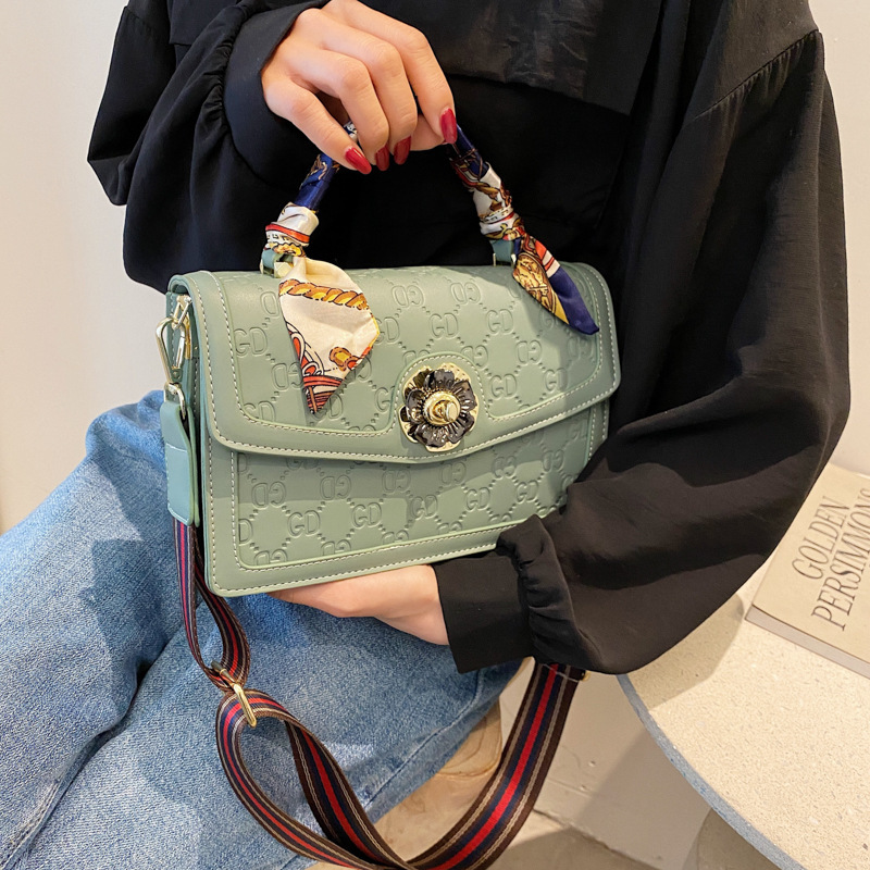 Luxury design handbag Small bag women's 2021 new spring atmosphere fashion Camellia texture One Shoulder Messenger Bag Handbag, Red
Luxury design handbag Small bag women's 2021 new spring atmosphere fashion Camellia texture One Shoulder Messenger Bag Handbag, Red