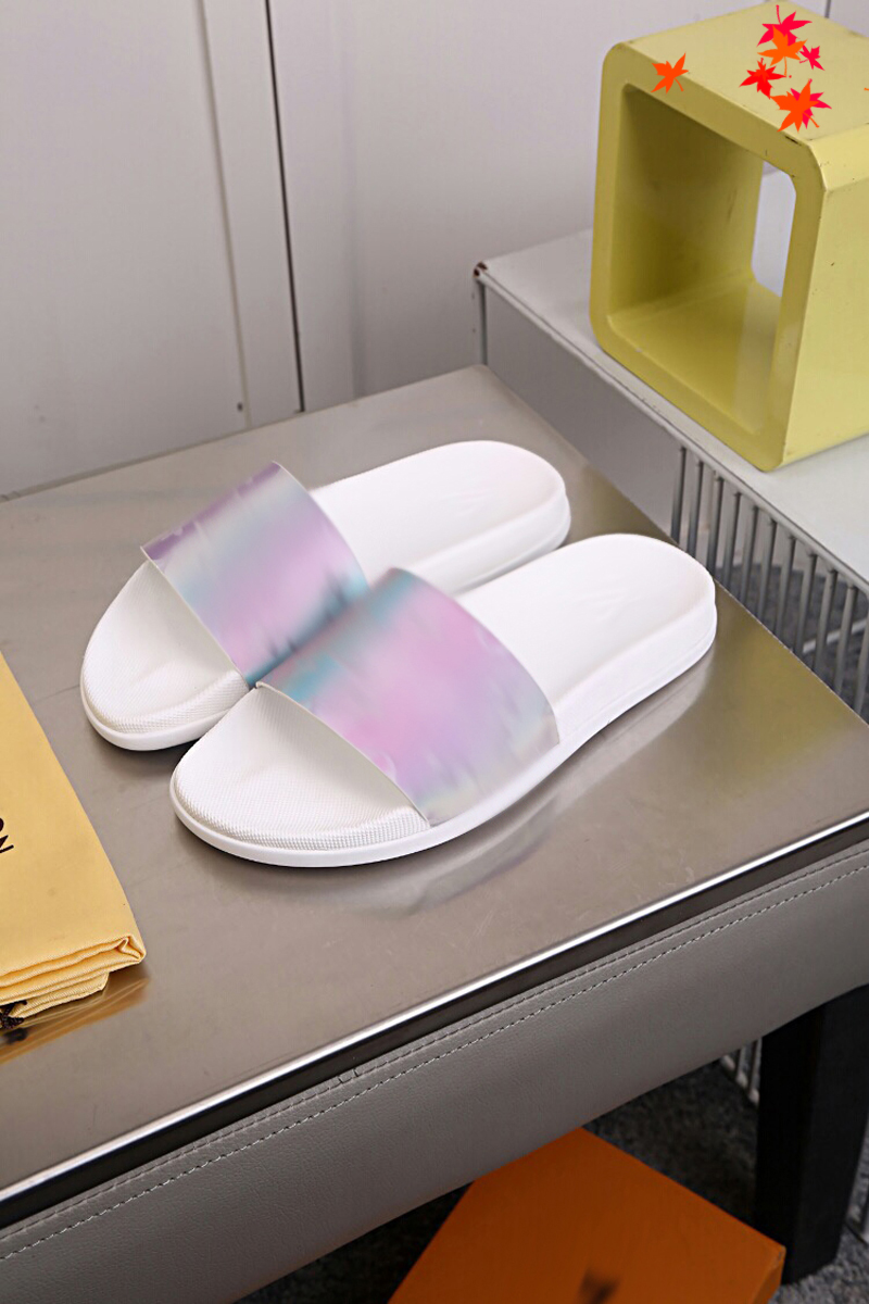 2021 Slipper Designer Slide Summer sandals Fashion Men Beach Indoor Flat Flip Flops Leather luxurys Shoes mens Slippers with box Size 39-45 -H97, White
2021 Slipper Designer Slide Summer sandals Fashion Men Beach Indoor Flat Flip Flops Leather luxurys Shoes mens Slippers with box Size 39-45 -H97, White