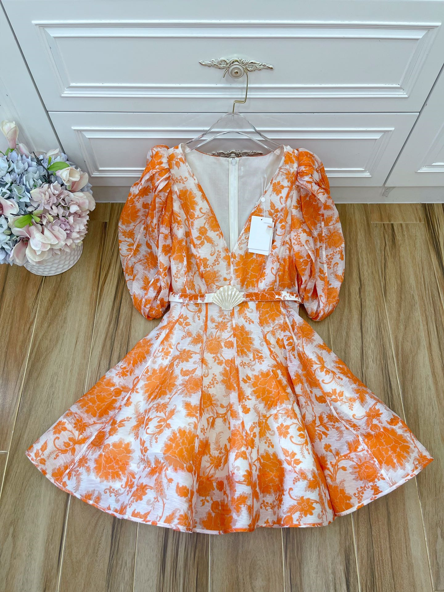 2022 spring and summer new dress Australian fashion brand series flower bubble sleeve Mini Dress, Orange
2022 spring and summer new dress Australian fashion brand series flower bubble sleeve Mini Dress, Orange