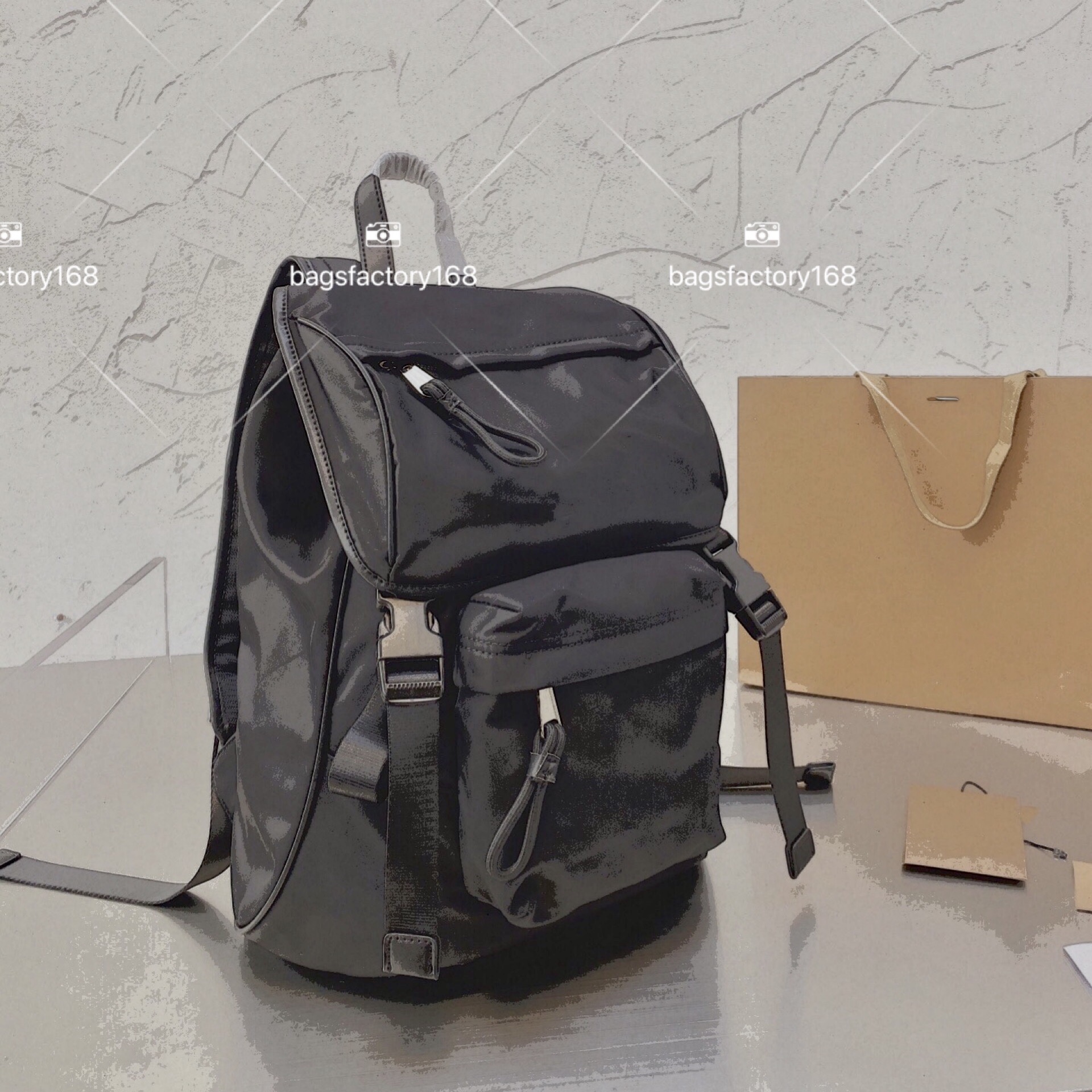 British Style Luxury Design Men's Big Brand Backpack Nylon Mountaineering Bag Letter Printing Riding Bags Large Capacity Top Quality
British Style Luxury Design Men's Big Brand Backpack Nylon Mountaineering Bag Letter Printing Riding Bags Large Capacity Top Quality