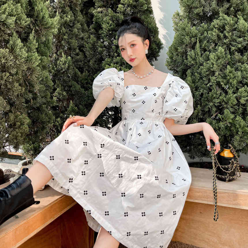 Women Flower Embroidery Lantern Sleeve Square Neck Dress Loose Fit Lady Fashion Summer Arrivals 2H097 210526