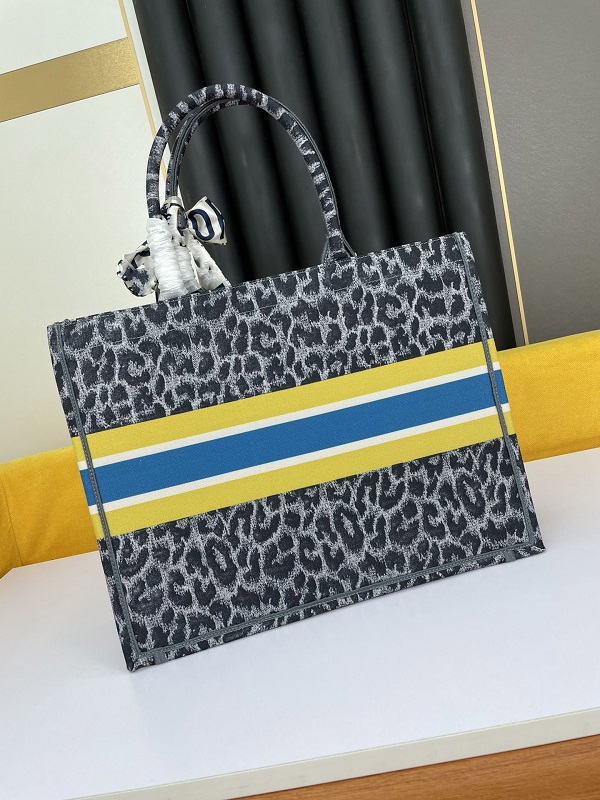 Designer Evening Bags famous brand ladies handbag leather letter flower opening shopping fashion classic size 42-32-16cm
Designer Evening Bags famous brand ladies handbag leather letter flower opening shopping fashion classic size 42-32-16cm