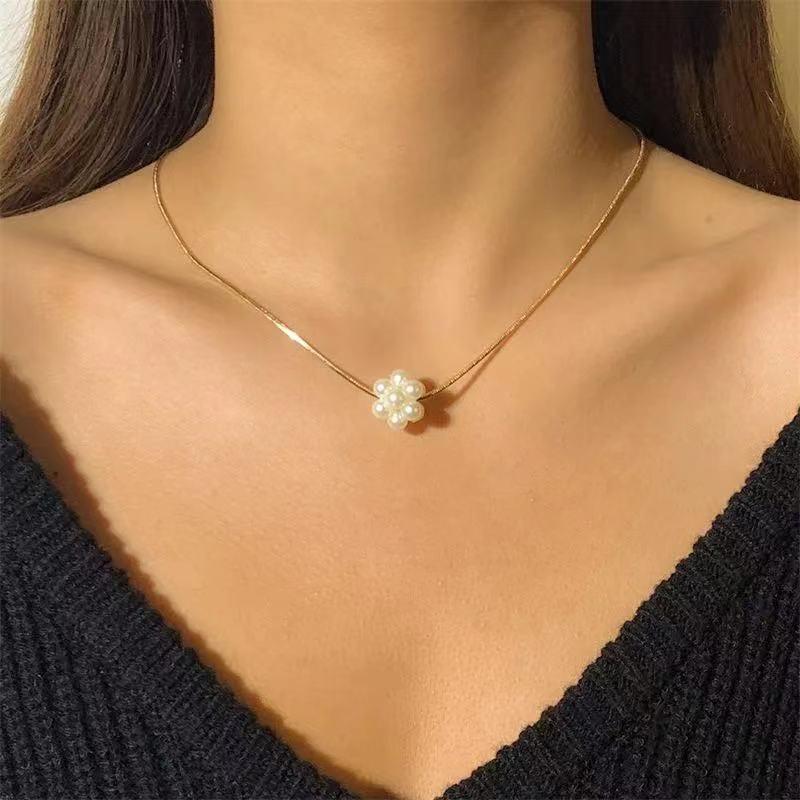 Charms 2021 Necklace Fmale Personality Retro Temperament Square Snake Bone Chain Baroque Imitation Pearl Flower Female Pendant, Bronze;silver
Charms 2021 Necklace Fmale Personality Retro Temperament Square Snake Bone Chain Baroque Imitation Pearl Flower Female Pendant, Bronze;silver