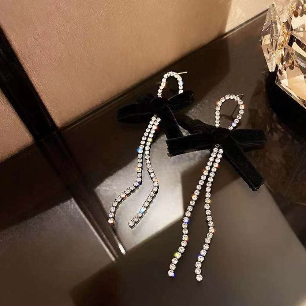 earrings Super long bow light luxury women's tassel black velvet noble temperament full diamond simple Earrings, Golden
earrings Super long bow light luxury women's tassel black velvet noble temperament full diamond simple Earrings, Golden