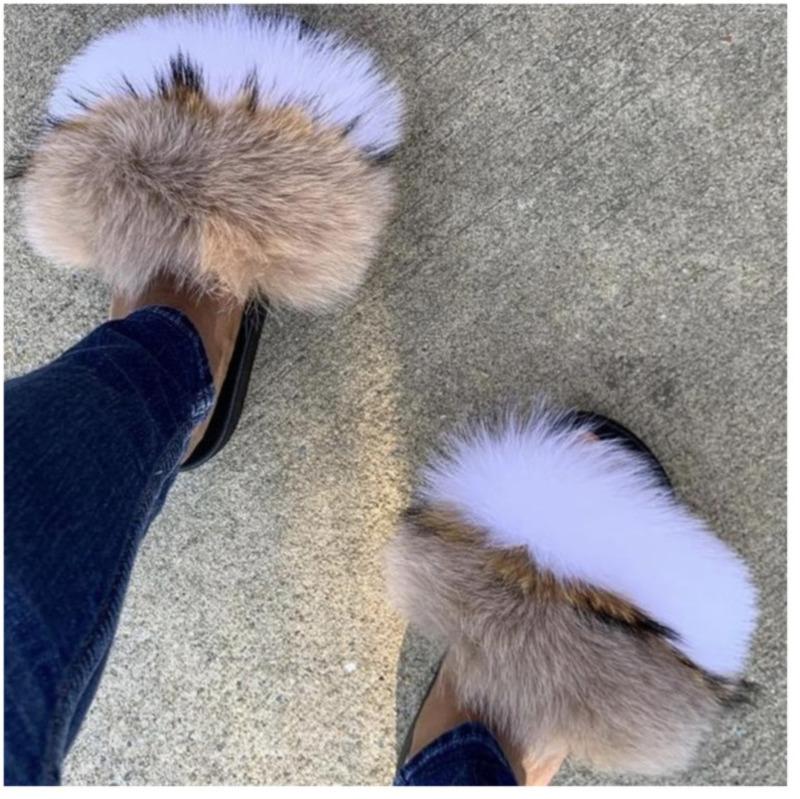 Slippers Real Raccoon Fur Slides Summer Flip Flops Casual Vogue Sandals Plush Shoes, Black 
Slippers Real Raccoon Fur Slides Summer Flip Flops Casual Vogue Sandals Plush Shoes, Black
