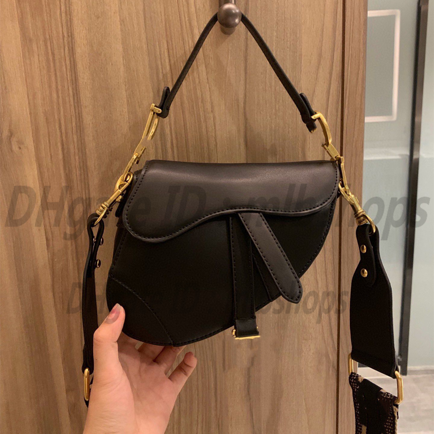 Shoulder handbags Saddle Bags D classic crossbody Luxurys Designer Famous Fashion women leather Clutch Totes wallets 2021 ladies purse handbag High Quality bag, No bags
Shoulder handbags Saddle Bags D classic crossbody Luxurys Designer Famous Fashion women leather Clutch Totes wallets 2021 ladies purse handbag High Quality bag, No bags