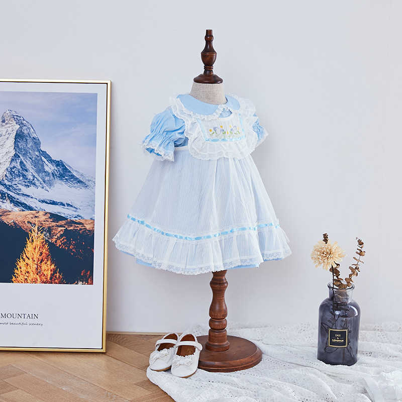 2Pcs Children Spanish Boutique Clothes Girl Baby Embroidery Dresses Toddler Girls Peter Pan Collar Frocks Infant Dress + Pant 210615, Blue
2Pcs Children Spanish Boutique Clothes Girl Baby Embroidery Dresses Toddler Girls Peter Pan Collar Frocks Infant Dress + Pant 210615, Blue