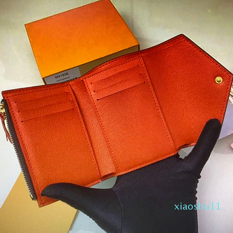 2021 classic ladies short wallet Victorine luxurys designer leather zipper folding wallets outdoor coin pouch fashion clutch credit, Brown flower red inside
2021 classic ladies short wallet Victorine luxurys designer leather zipper folding wallets outdoor coin pouch fashion clutch credit, Brown flower red inside
