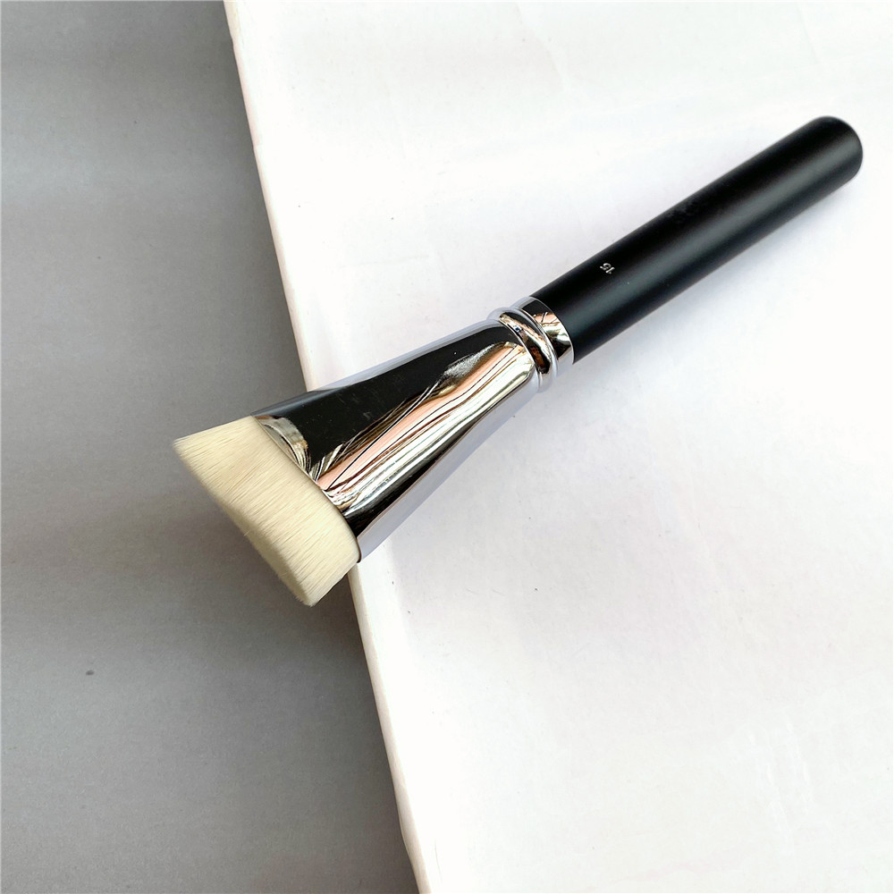 Backstage Contour Makeup Brush N°15 - Synthetic Perfect Face Sculpting Powders Blend Finish Beauty Cosmetics Brush Tools
Backstage Contour Makeup Brush N°15 - Synthetic Perfect Face Sculpting Powders Blend Finish Beauty Cosmetics Brush Tools