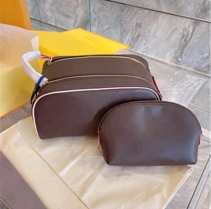 High quality fashion luxury Cosmetic Bags travel purses Designer Women wallets Genuine Leather Mens wash handbags makeup toiletry bag 2 PCS, 1pcs brown grid
High quality fashion luxury Cosmetic Bags travel purses Designer Women wallets Genuine Leather Mens wash handbags makeup toiletry bag 2 PCS, 1pcs brown grid