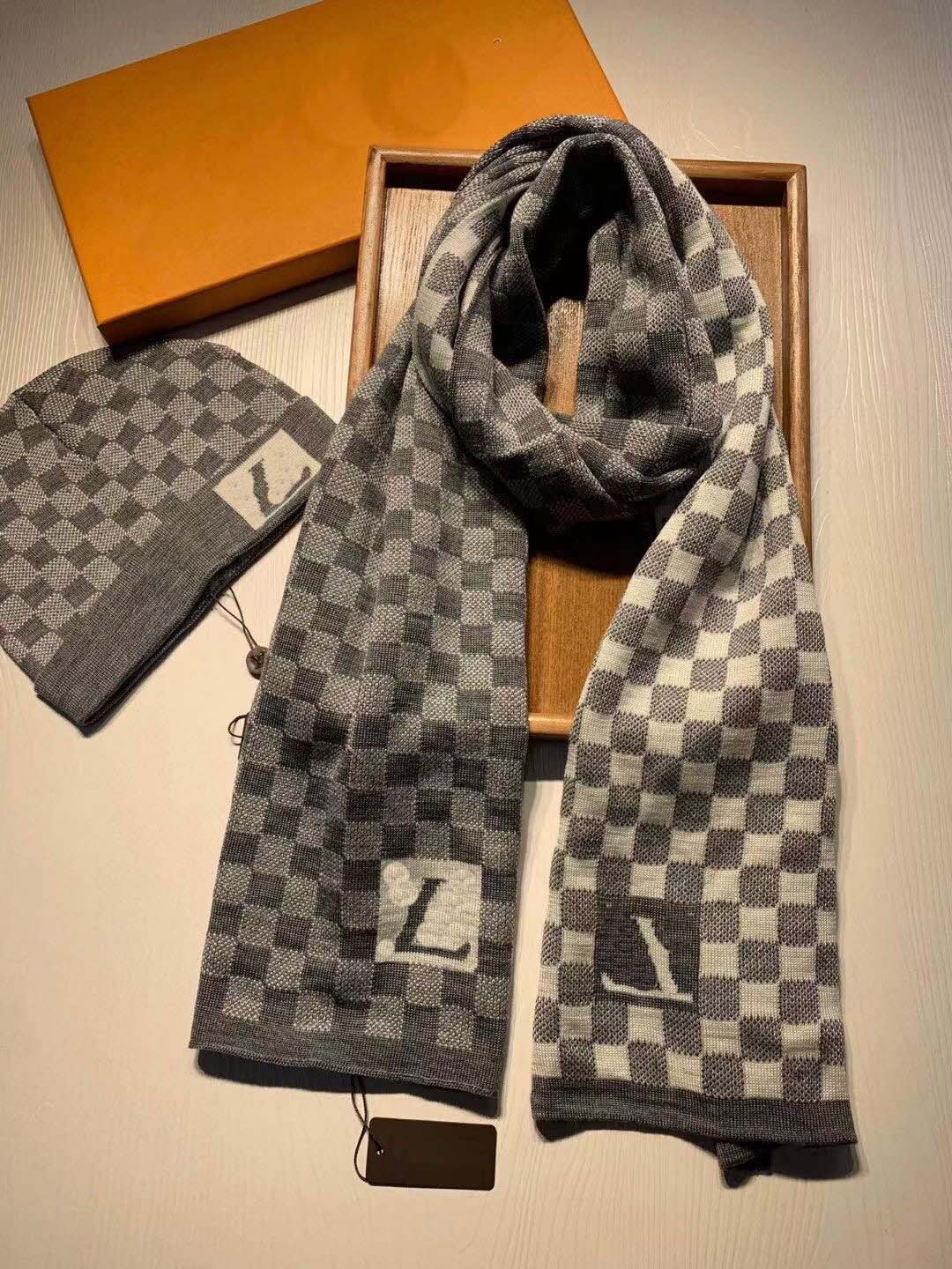 2021 new designer scarf hat set mens womens winter warm beanie and scarves sets 4 colors optional exquisite, Blue;gray
2021 new designer scarf hat set mens womens winter warm beanie and scarves sets 4 colors optional exquisite, Blue;gray