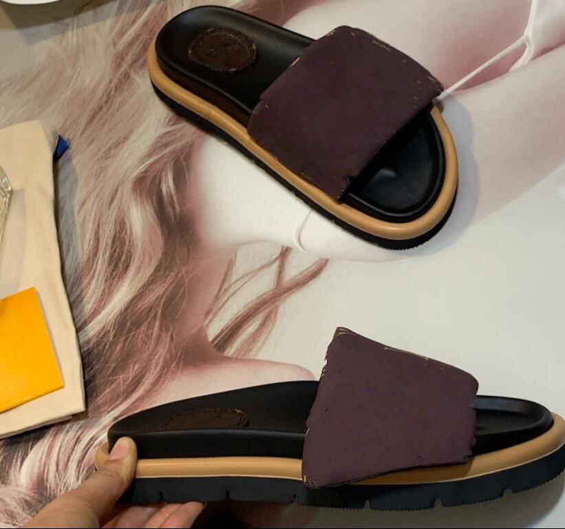 Classic Flat woman Beach Slippers Pool Pillow Sandals Summer Lady Cartoon Big Head Wide Slipper Real Leather Hotel Bath Women Shoes With Box, Black
Classic Flat woman Beach Slippers Pool Pillow Sandals Summer Lady Cartoon Big Head Wide Slipper Real Leather Hotel Bath Women Shoes With Box, Black