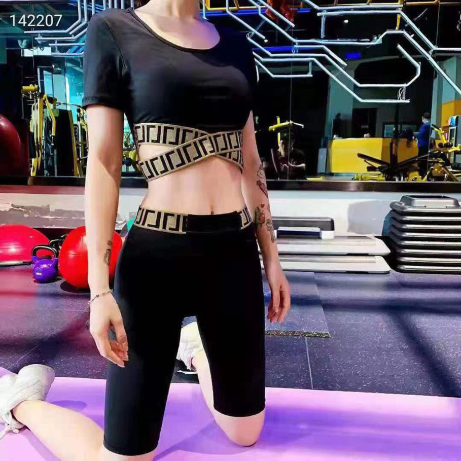 2021ss womans tracksuits yoga sets fen and di bandage slim shorts two piece suit great quality Women Designers Clothes elasticity hip waist
2021ss womans tracksuits yoga sets fen and di bandage slim shorts two piece suit great quality Women Designers Clothes elasticity hip waist