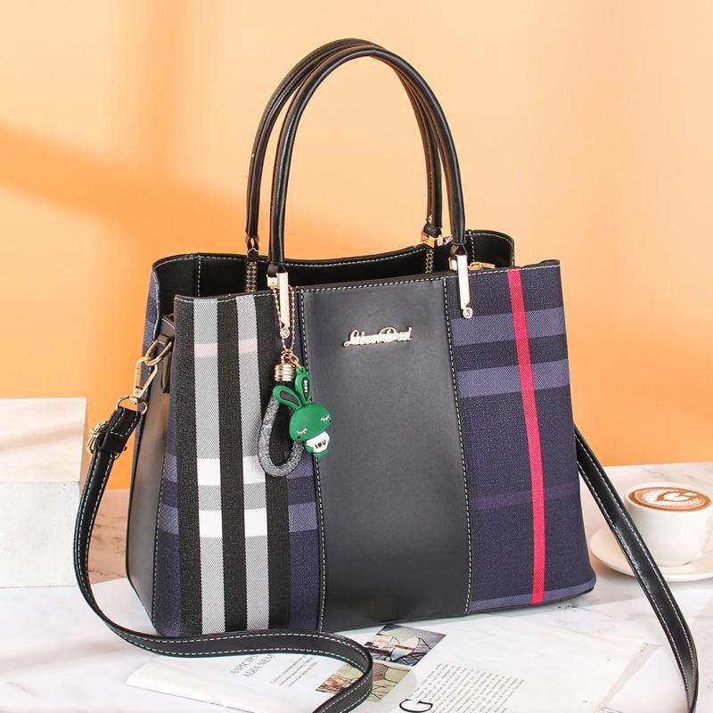 Fashion Casual Plaid Shoulder Bag Stitching Wild Messenger Brand Female Totes Crossbody Bags Women Leather Handbag Cross Body, Black
Fashion Casual Plaid Shoulder Bag Stitching Wild Messenger Brand Female Totes Crossbody Bags Women Leather Handbag Cross Body, Black