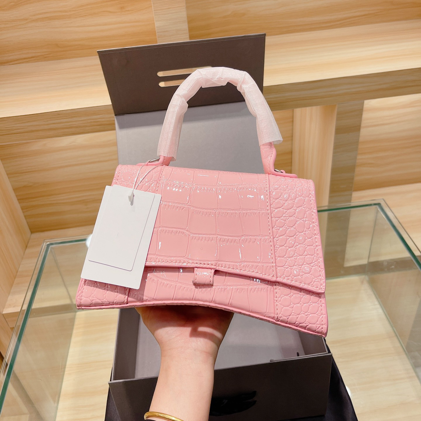 Fashion womens totes bags wallet outdoor leisure ladies shoulder bag stone mini 23CM high quality handbag purse Coin Purses, Clear with logo
Fashion womens totes bags wallet outdoor leisure ladies shoulder bag stone mini 23CM high quality handbag purse Coin Purses, Clear with logo