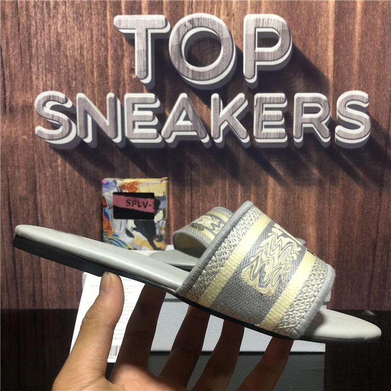 Top Quality Men's Women's Rubber Designer Slipper Sandals Shoes Summer Beach Outdoor Cool Slippers Fashion Wide Lady Household Slides Flat Flip Flops With Box, Color 9
Top Quality Men's Women's Rubber Designer Slipper Sandals Shoes Summer Beach Outdoor Cool Slippers Fashion Wide Lady Household Slides Flat Flip Flops With Box, Color 9