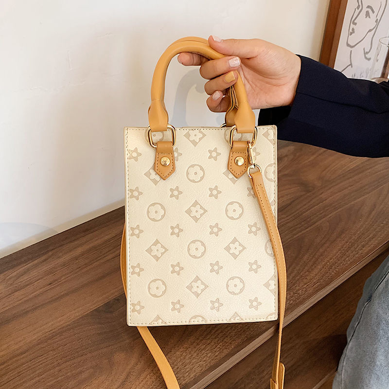 Daily Bag Summer Small Handbags Female 2021 New All-Matching Graceful Crossbody Fashion Mobile Phone Bag Mini Satchel Fashion, Beige small gifts from favorite stores
Daily Bag Summer Small Handbags Female 2021 New All-Matching Graceful Crossbody Fashion Mobile Phone Bag Mini Satchel Fashion, Beige small gifts from favorite stores