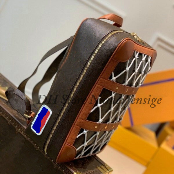 SHOES BOX Basketball Netting school BACKPACK With Rivets Embossed Leather Designer Luxurys Monograms coated canvas Men Backpacks Bag M45784 bagpack
SHOES BOX Basketball Netting school BACKPACK With Rivets Embossed Leather Designer Luxurys Monograms coated canvas Men Backpacks Bag M45784 bagpack