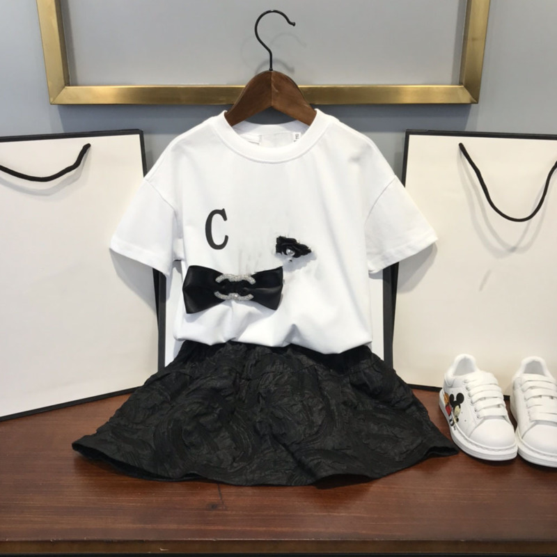 Latest Set skirt grils dress chan Baby Clothes wholesale Designers Clothing Kid cotton T-shirt black dresses two-piece Diamond bow corsage chen, Make-up bid
Latest Set skirt grils dress chan Baby Clothes wholesale Designers Clothing Kid cotton T-shirt black dresses two-piece Diamond bow corsage chen, Make-up bid
