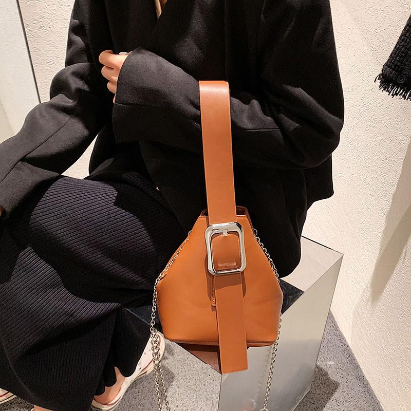 Evening Bags All-match Casual Phone Handbag Female Fashion Design Shoulder Solid Color PU Leather Crossbody Bag Texture Chain Woman, White shoulder bag
Evening Bags All-match Casual Phone Handbag Female Fashion Design Shoulder Solid Color PU Leather Crossbody Bag Texture Chain Woman, White shoulder bag